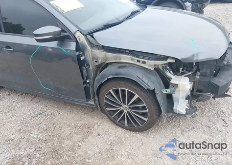 2014 Volkswagen Jetta 1.8T Se z USA, uszkodzony, nr VIN 3VWD07AJ5EM370069